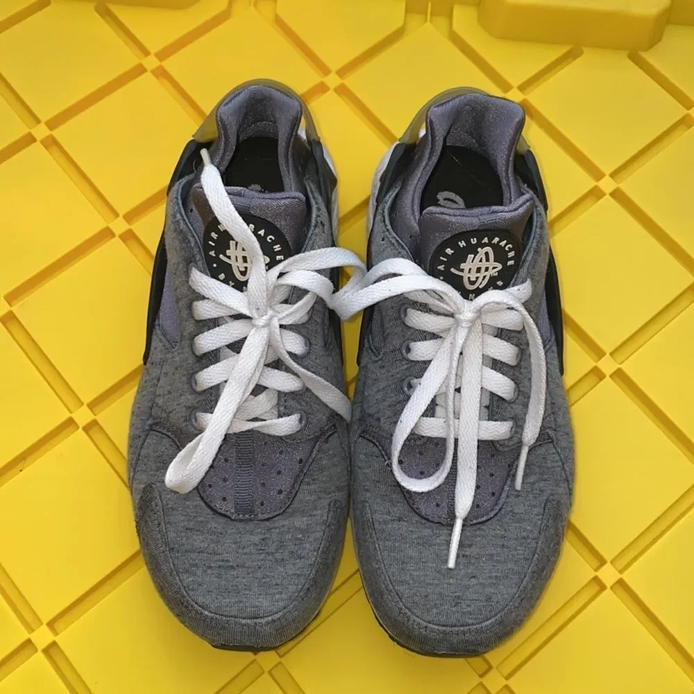 Nike Huarache grey